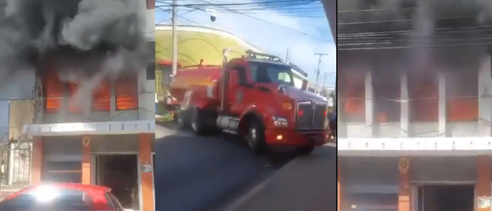 Reportan fuerte incendio en edificio de Santa Ana