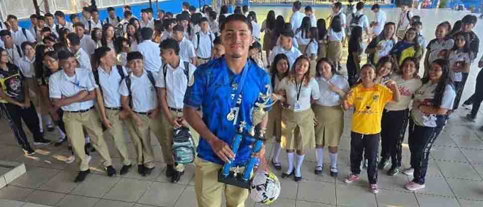 Jugador de la selección sub-17 fue recibido como héroe y  orgullo usuluteco