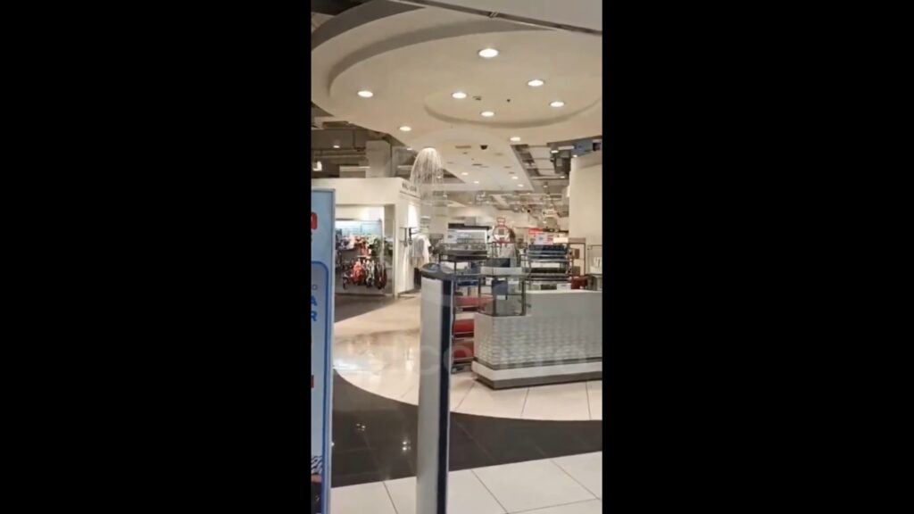 Inspección revela que techo colapsado del centro comercial tenía filtración de aguas lluvias