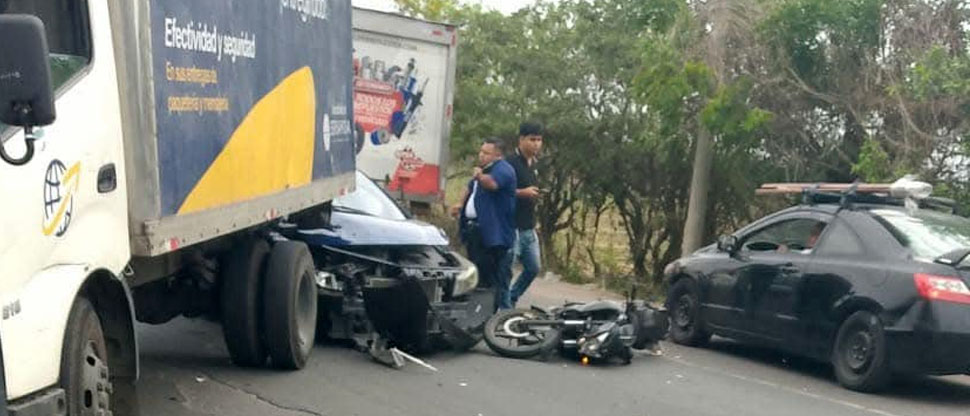 Triple accidente deja un motociclista lesionado en carretera Troncal del Norte