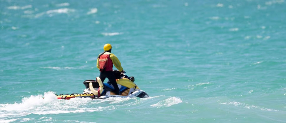 Jovencita de 17 años muere al ser atacada por tiburón en una playa de Australia