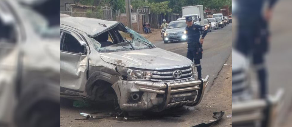 Captan fuerte siniestro vial en Moncagua provocado por rebasar y que dejó a dos menores lesionadas