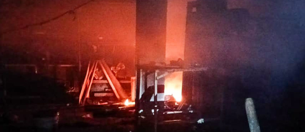 Extinguen incendio estructural en una bodega de Sonsonate