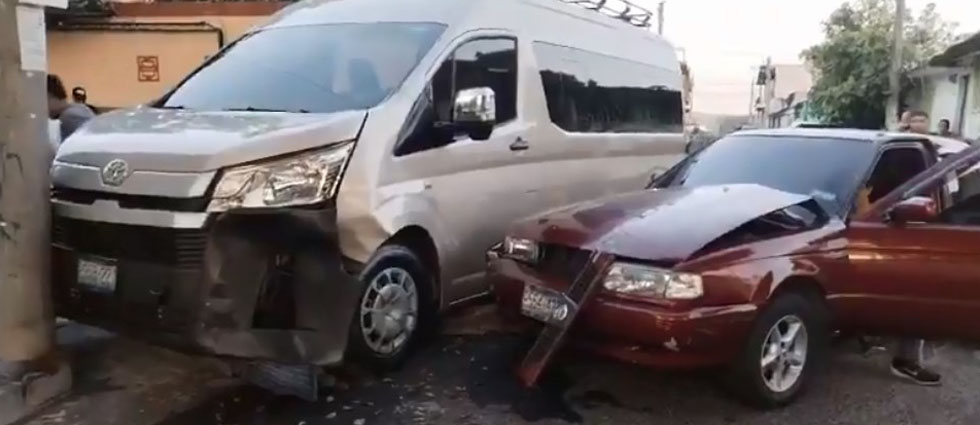 Fuerte accidente deja dos lesionados en Ciudad Delgado
