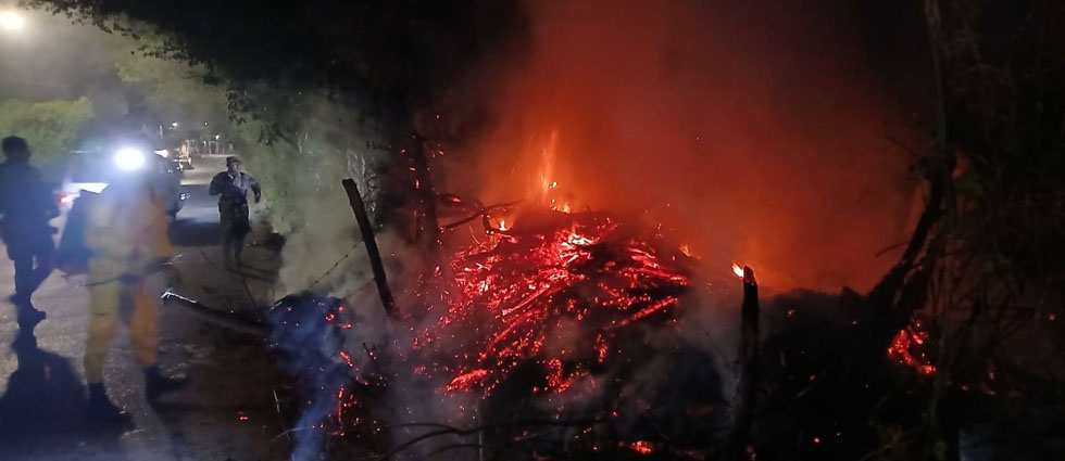Comandos sofoca incendio «provocado por irresponsables» en Apopa