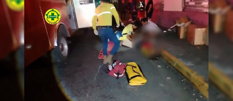 Auxilian a conductor tras ser embestido por un automovilista en Sonsonate