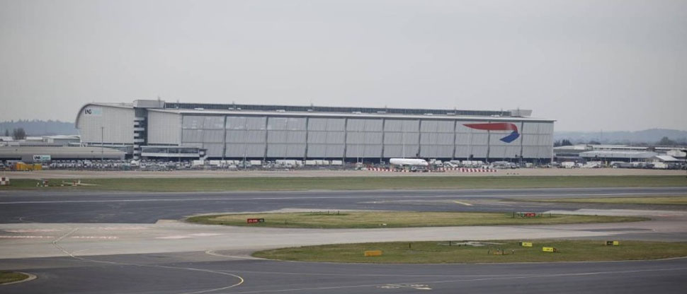 INGLATERRA: Más de 200 mil viajeros afectados por cierre del aeropuerto de Heathrow
