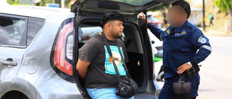 Capturan a conductor borracho que provocó choque entre Kia Soul y sedán en bulevar Constitución