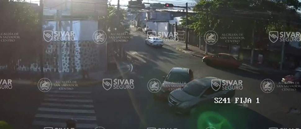 Irrespeto a la luz roja provoca nuevo choque en la 1° calle Poniente