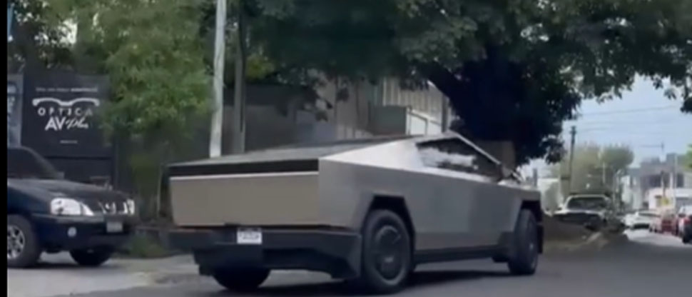 Viralizan imágenes de un Cybertruck de Tesla circulando por las calles de El Salvador