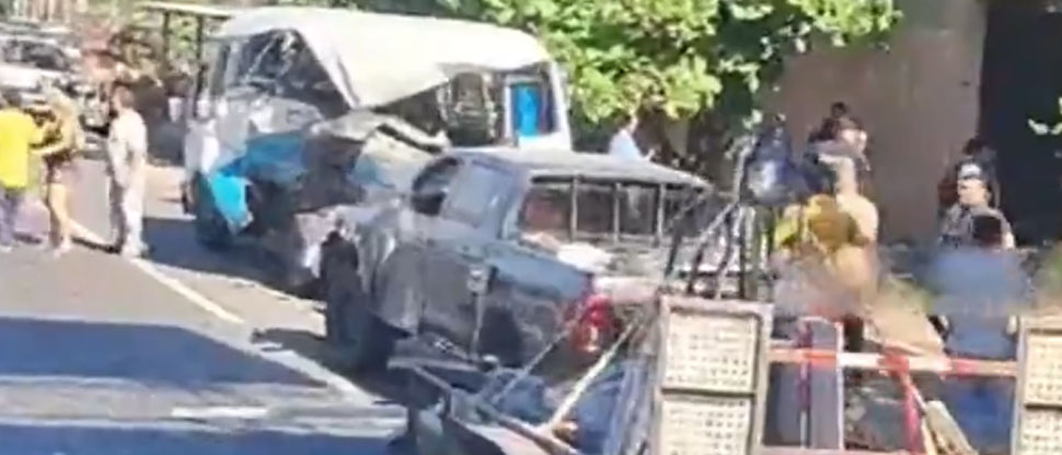 Así rescataban de entre los hierros retorcidos a pasajeros de microbús de la ruta 109