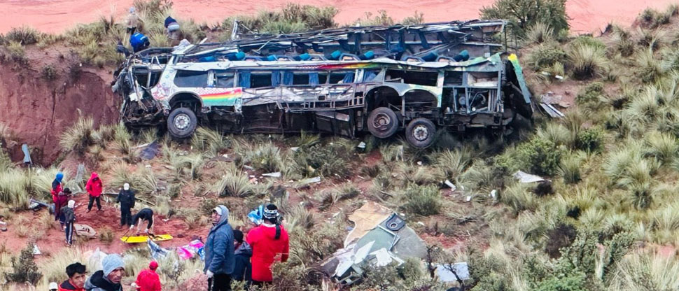 BOLIVIA: accidente de autobús deja 25 personas fallecidas