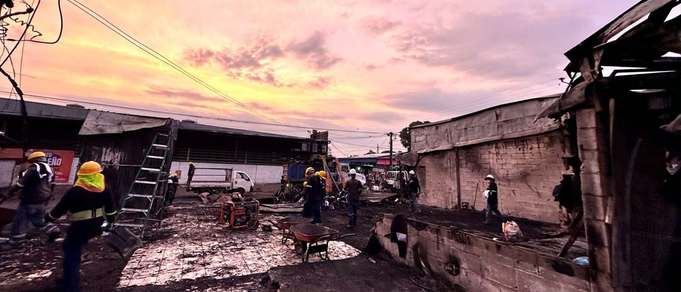 Comerciante afectados por incendio de La Casa de las Águilas en santa Tecla recibirán un bono