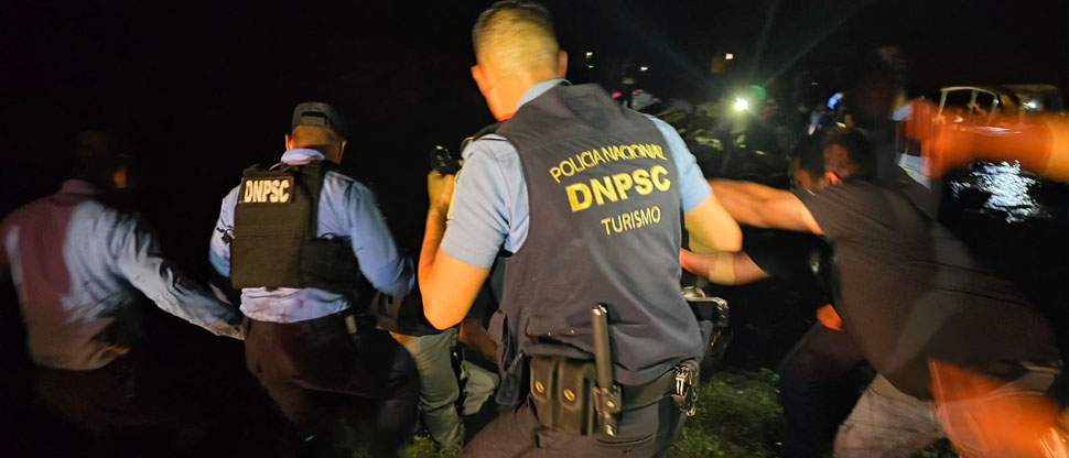 Así fueron los angustiantes momentos rescatando sobrevivientes del accidente aéreo en Roatán