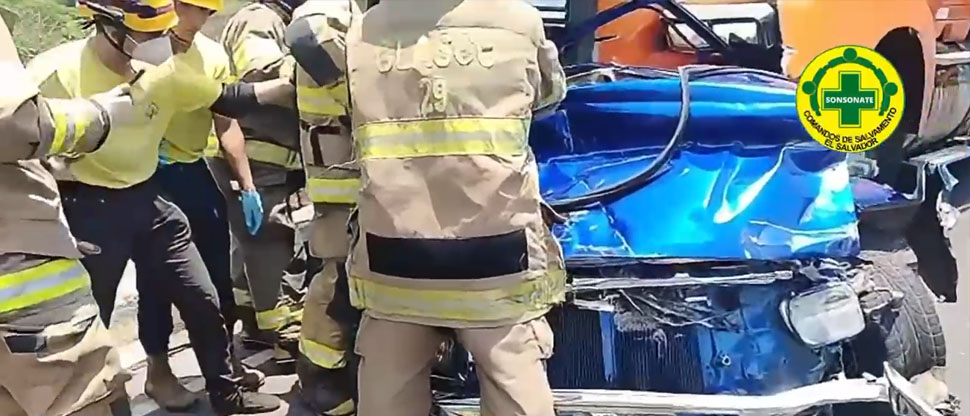 Así fue el angustiante rescate de un joven atrapado entre hierros retorcidos tras brutal choque 