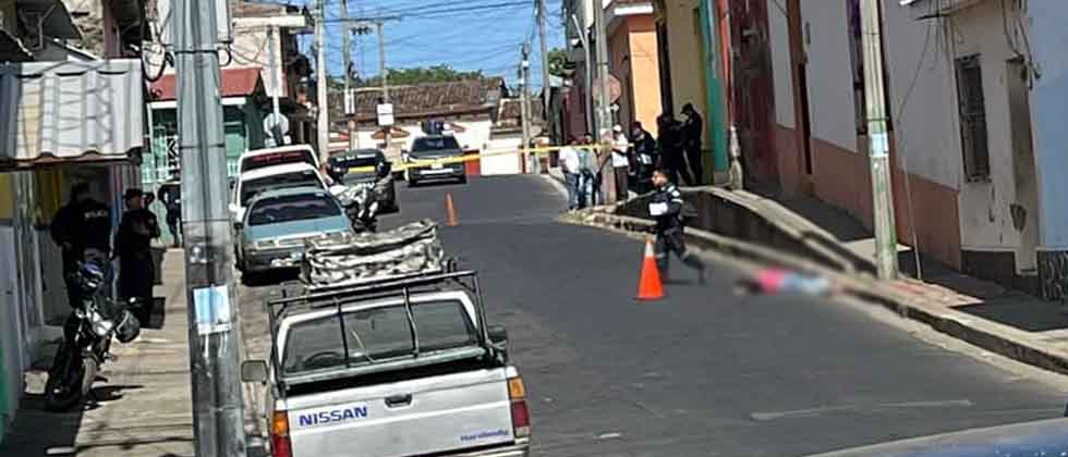 Mujer pierde la vida tras ser atropellada en Ahuachapán