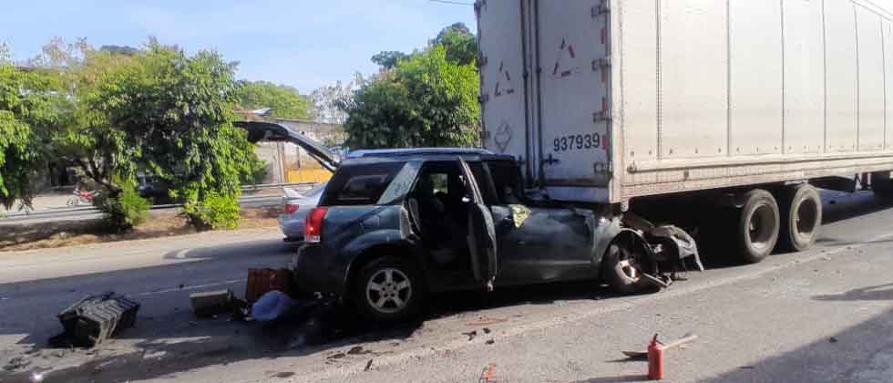 Reportan brutal choque en carretera de Oro