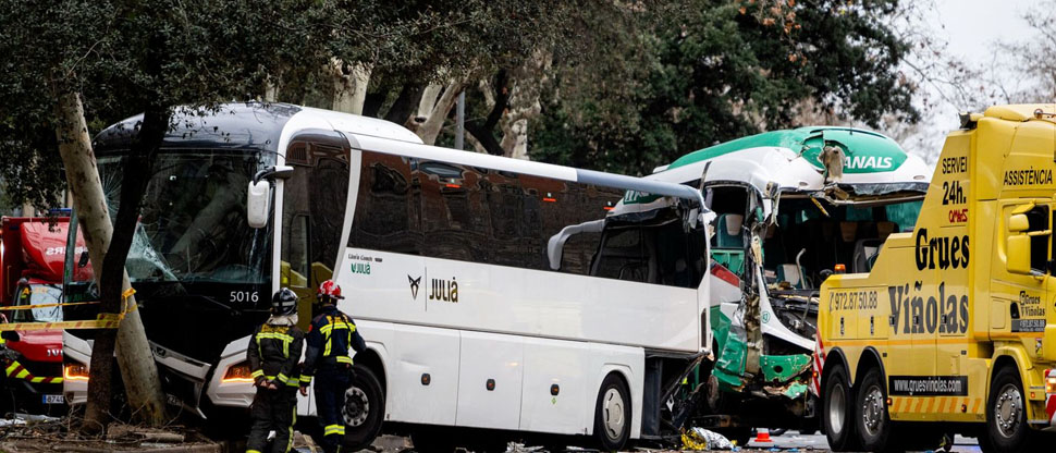 Al menos 50 lesionados deja choque entre autobuses en Barcelona