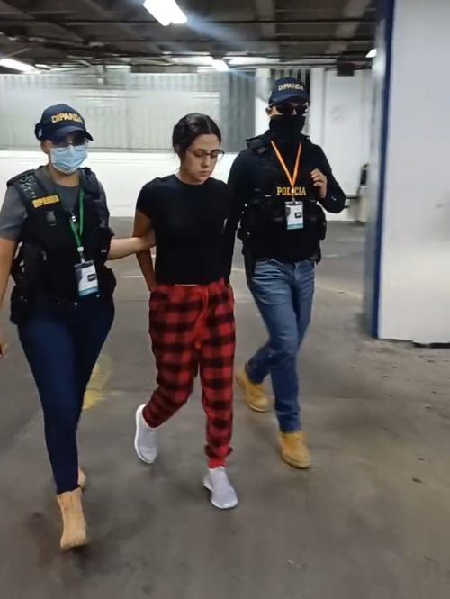 Sorprenden a «la Bebecita» portando fuerte cargamento de drogas y dinero en efectivo