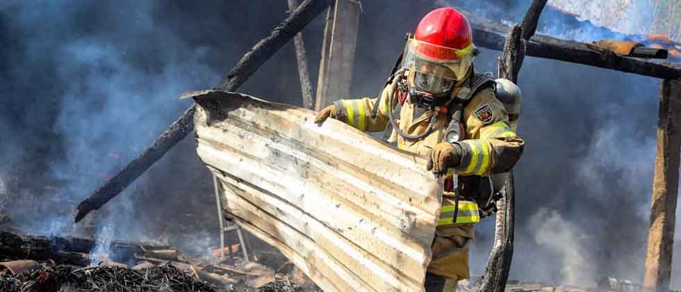 Bomberos controlan incendio originado en un horno de molienda en San Rafael Cedros