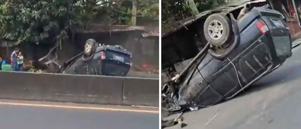 Camioneta vuelca y se estrella contra negocios en Izalco
