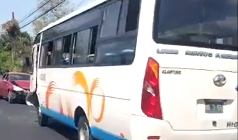Reportan fuerte accidente de tránsito frente al penal de Mariona en San Salvador
