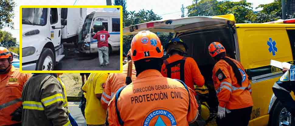5 Lesionados deja choque entre microbús de la ruta 29 y camión