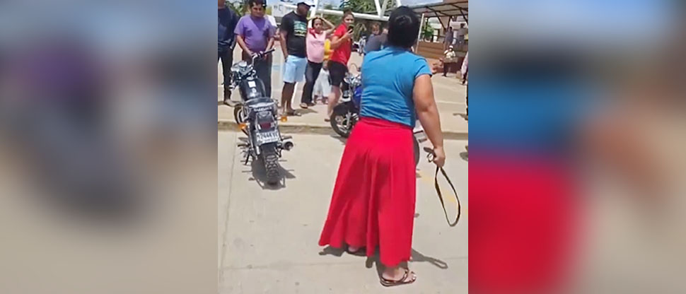 “No le he enseñado a robar”: madre corrige con un cincho a su hijo detenido por meterse a negocios
