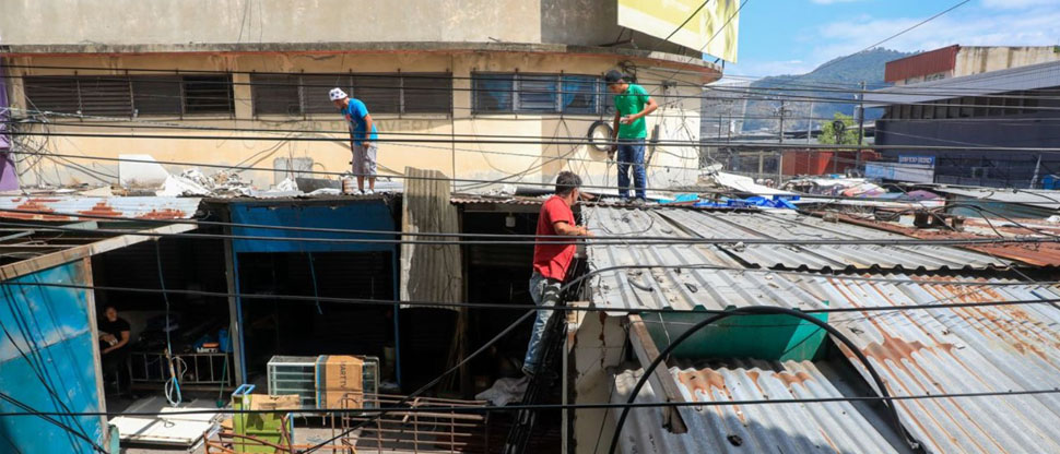 Vendedores informales inician retiro voluntario en centro de San Salvador