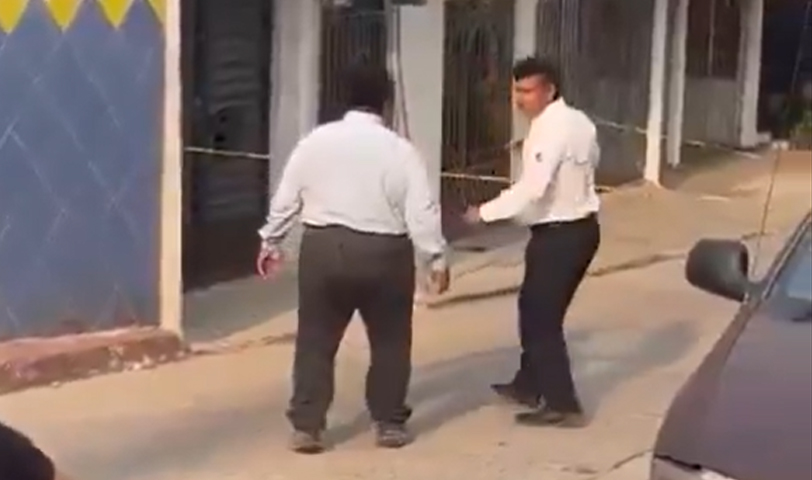 Empleados funerarios terminan a golpes por disputarse un fallecido en México