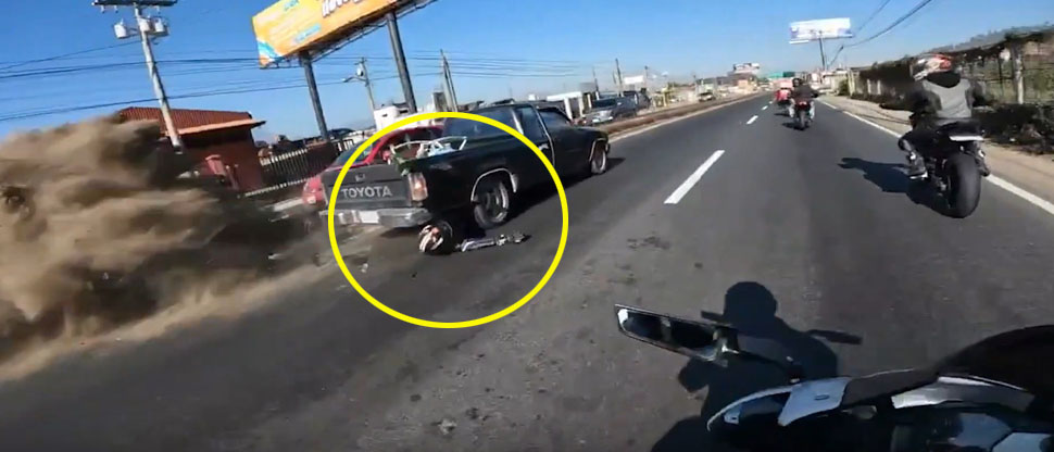 Graban el momento exacto en el que motociclista se accidenta en Guatemala