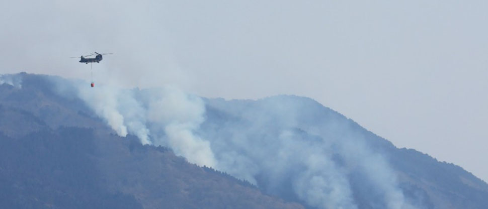 Un fallecido y miles de evacuados en Japón en uno de los peores incendios en décadas