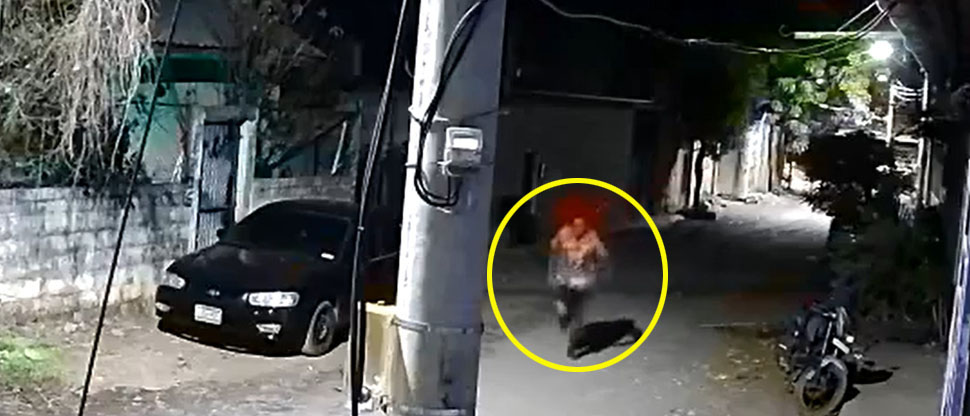Piden los tres Doritos después para hombre que quebró el parabrisas de un vehículo
