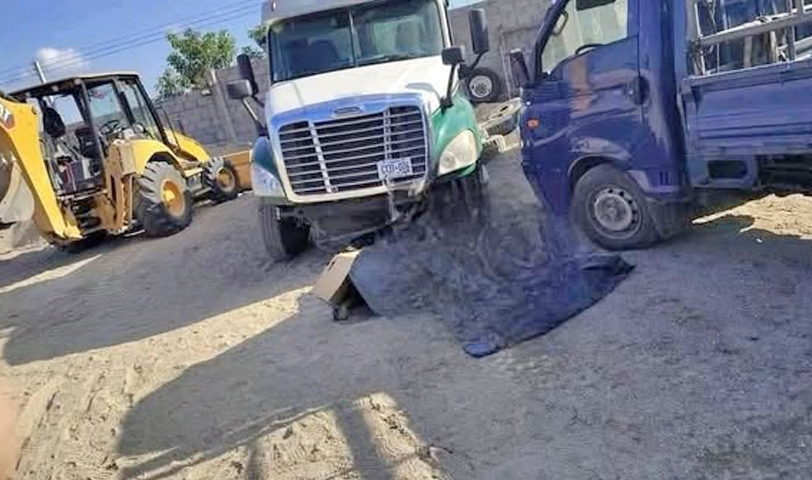 Mecánico pierde la vida luego de que le cayera la pieza de un camión que reparaba en La Paz