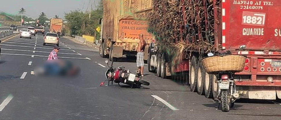 Motociclista queda tendido sobre el pavimento tras accidentarse en carretera Litoral
