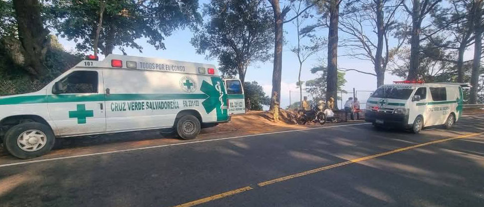 Reportan dos motociclistas lesionados tras accidente en Santa Ana