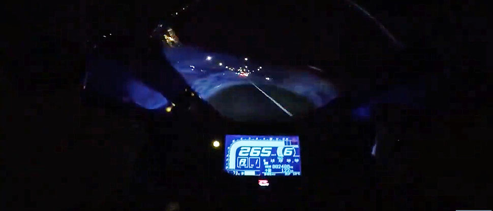 Motociclista graba su propio accidente tras conducir a más de 260 kilómetros por hora