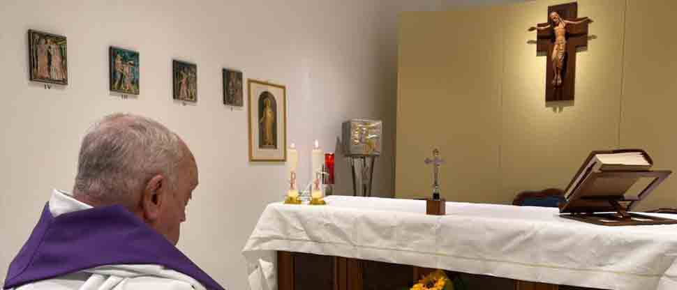 Comparten primera imagen de papa Francisco en el hospital