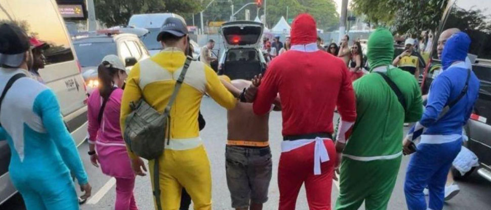 BRASIL: policías se disfrazan de “Power Rangers” para capturar a delincuentes