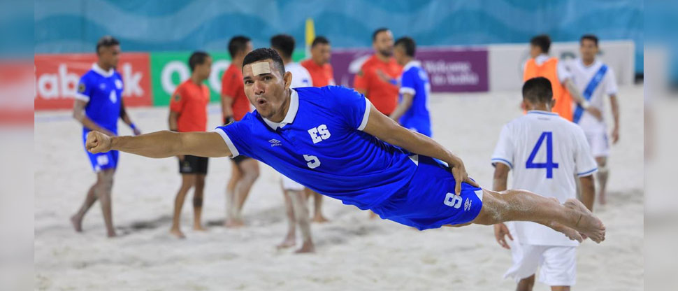 No es “Superman”, es Rubén Batres celebrando que la Selecta de Playa arrasó el premundial