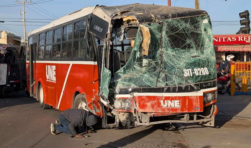 México: 20 personas lesionados deja accidente de bus en Sonora