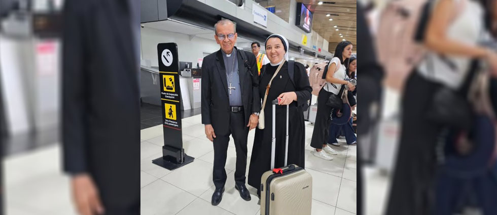 Cardenal Rosa Chávez parte a Roma a participar en los actos fúnebres del papa Francisco