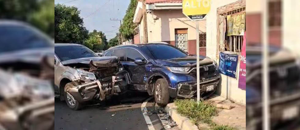 Dos menores y un adulto lesionados deja fuerte siniestro vial en Sonsonate