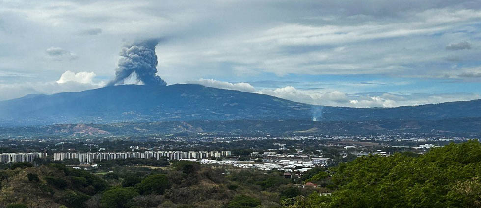 ¡Alerta roja en Costa Rica tras erupción del volcán Poás!
