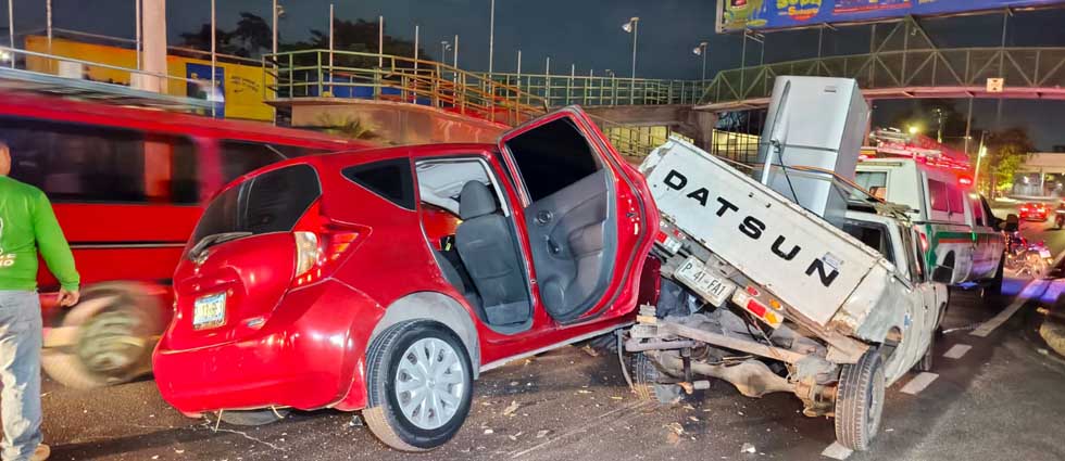 Fuerte accidente deja varios lesionados en el bulevar Venezuela