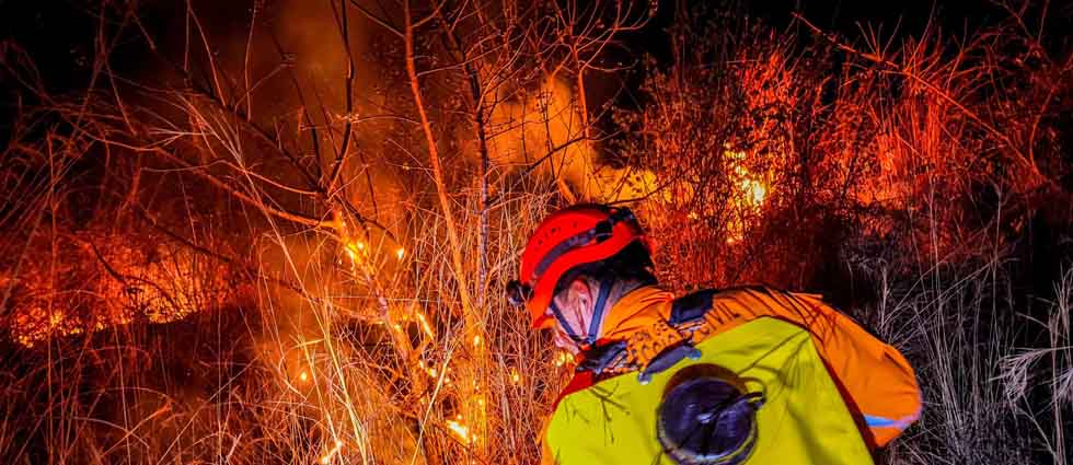 Reportan incendio en terreno con abundante maleza seca en San Miguel
