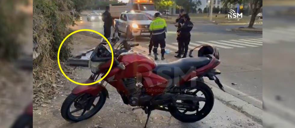 Joven conductor resulta lesionado tras derrapar e impactar contra un MUPI en la Masferrer Norte