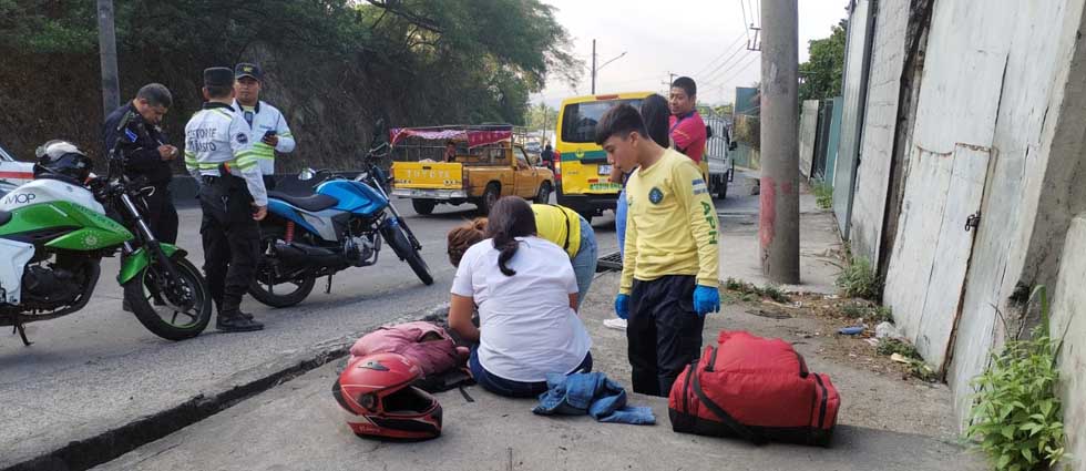 Joven conductora resulta lesionada tras siniestro vial en la Troncal del Norte
