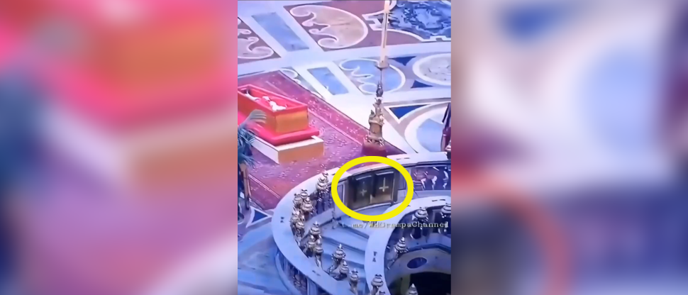 ¿Magia negra? Esta es la razón por la que hay cruces invertidas en el funeral del papa
