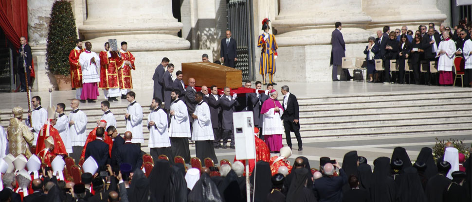 Sepultan los restos del papa Francisco, 250 mil personas le dieron el último adiós